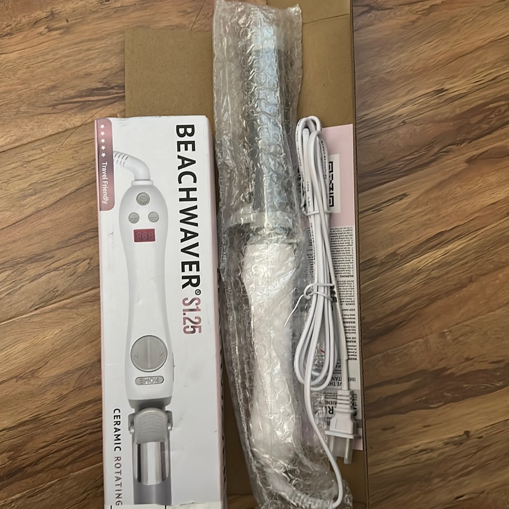 Beachwaver 1.25 Dual Voltage White Rotating Curling Iron